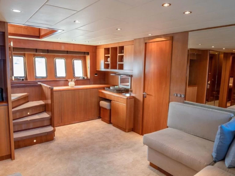 Boat rental Leopard Leopard 24 in Golfe-Juan on Samboat
