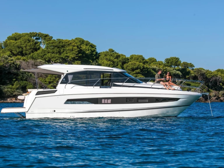 Motorboat for rent Juan-les-Pins at the best price