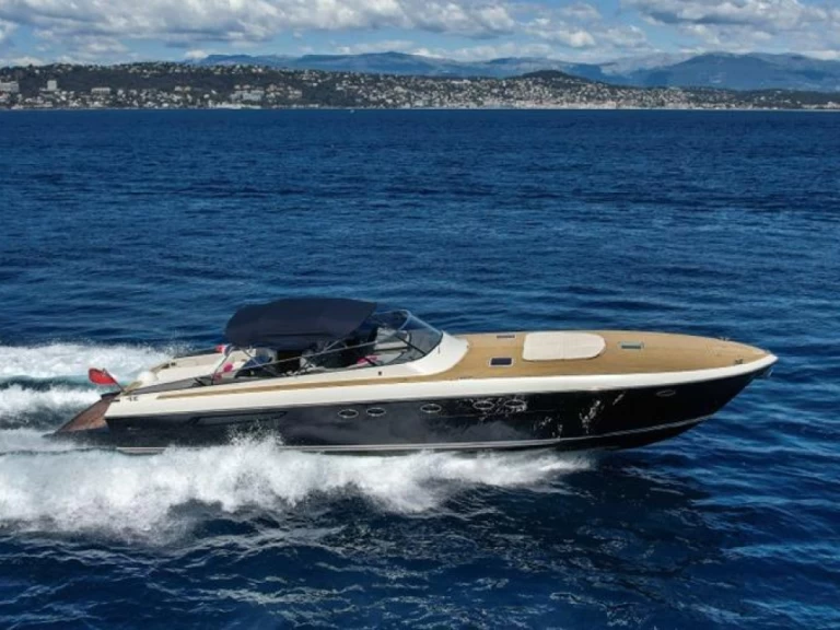 Itama 55 charter bareboat or captained in  Juan-les-Pins