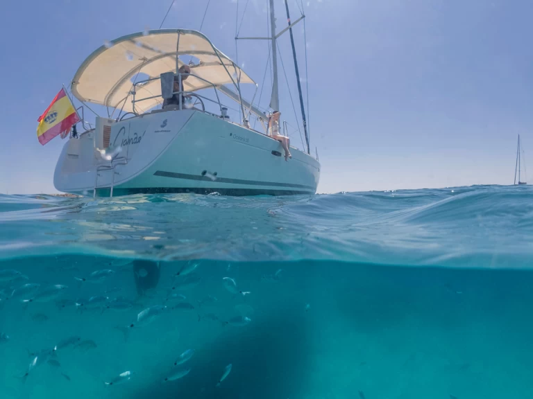 Rent a Bénéteau Oceanis 50 Santa Pola
