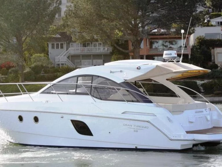 Rent a Gran Turismo 38 Juan-les-Pins