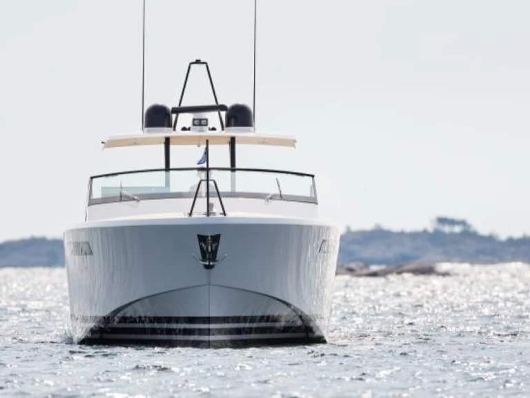 Rent a Delta Powerboats 60 Juan-les-Pins