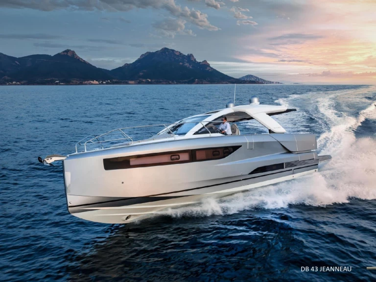 Motorboat for rent Les Beaumettes at the best price
