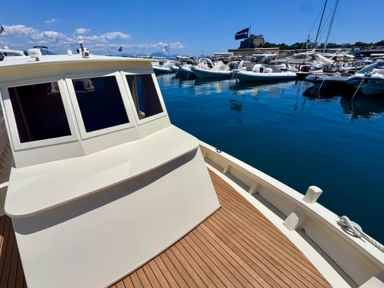 Boat rental F.lli Mileo Gozzo in Baiae on Samboat