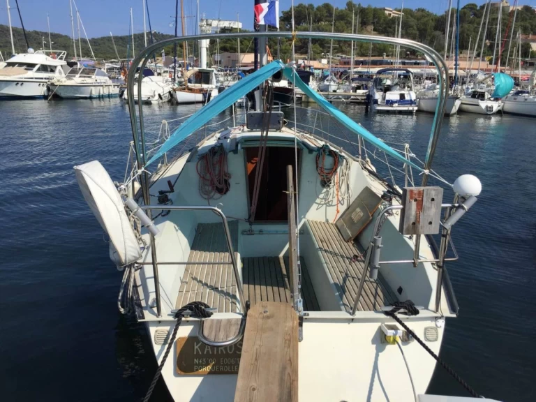 Rent a Dufour Dufour 2800 Porquerolles