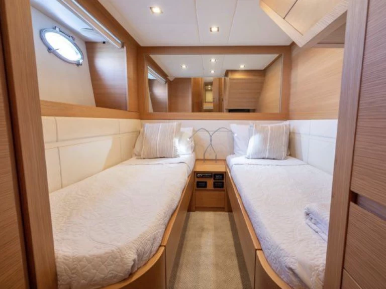 Boat rental Pershing Pershing 64 in Antibes on Samboat