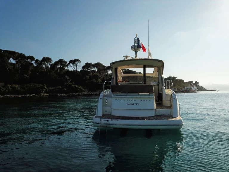 Motorboat rental in Juan-les-Pins - Prestige 39