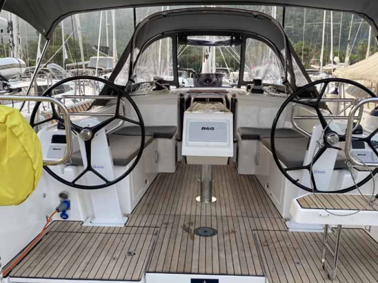 Sailboat for rent Göcek at the best price