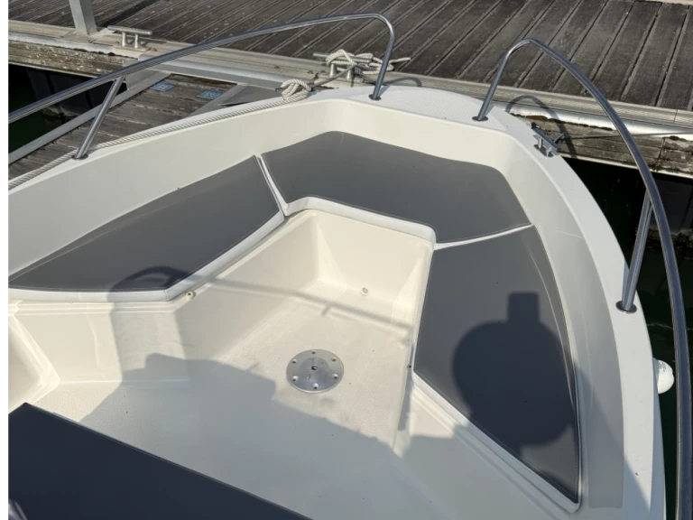 Bareboat Rental Motorboat Pacific Craft with a boat licence