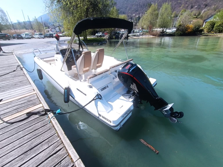 Bareboat Rental Motorboat Quicksilver with a boat licence