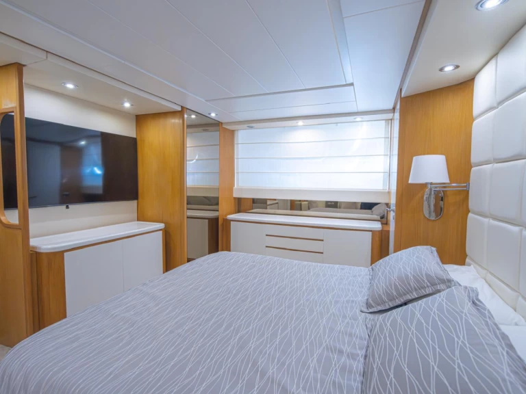 Rent a Sanlorenzo San Lorenzo SL 72 Procida