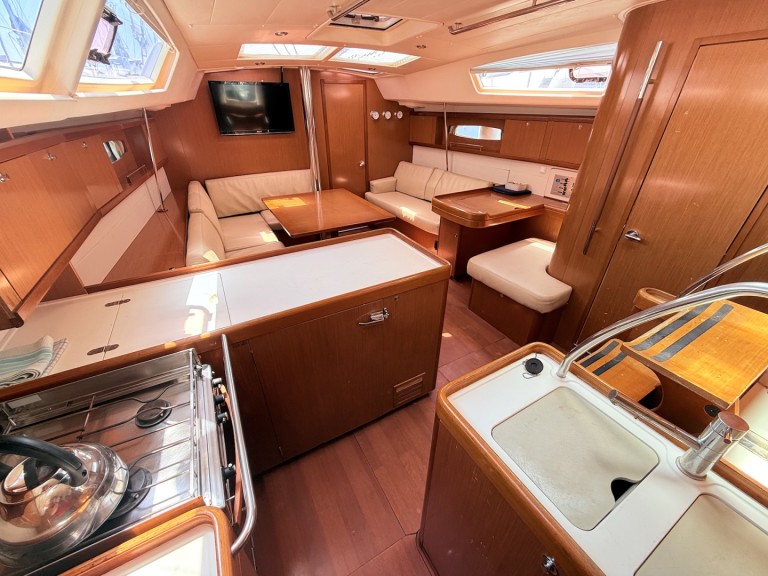 Bénéteau Oceanis 46 charter bareboat or captained in  Sukošan