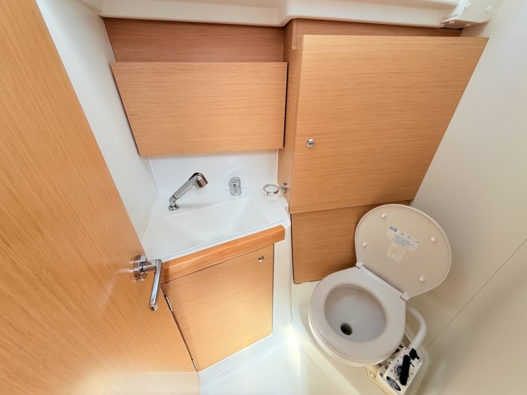 Sailboat for rent Sukošan at the best price