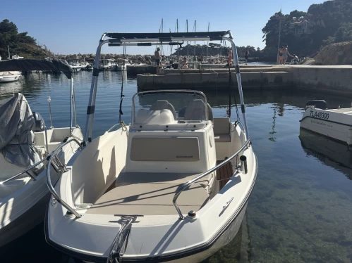 Rent a Quicksilver Activ 535 Open Marseille