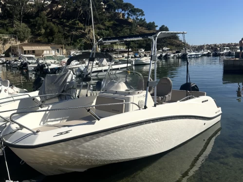 Quicksilver Activ 535 Open in Marseille on SamBoat
