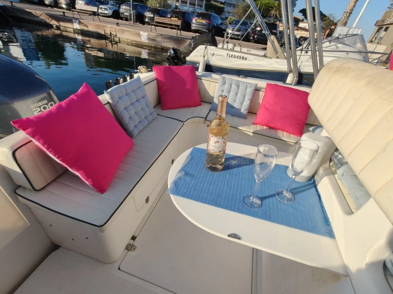 Rent a Tecnomariner Stealth Mithos  Sainte-Maxime