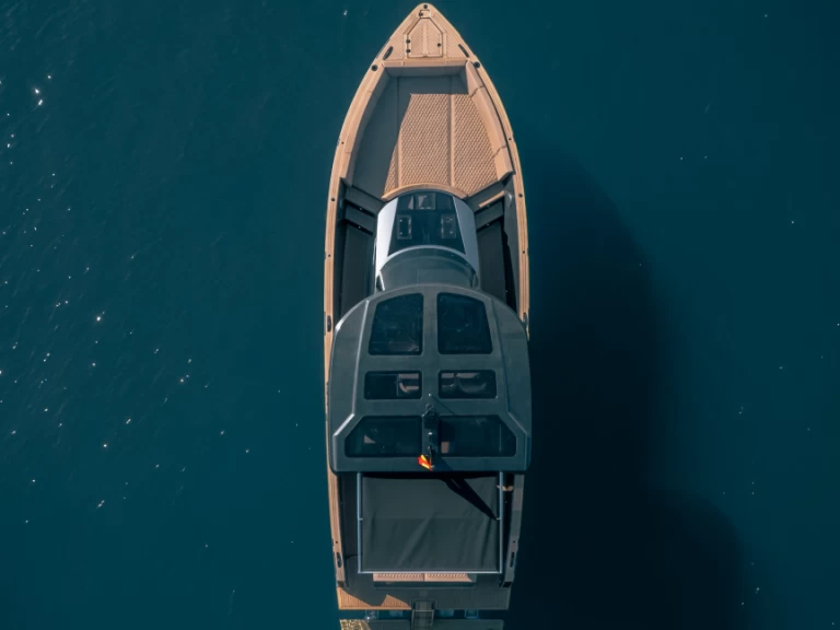 Bareboat Rental Motorboat Tesoro with a boat licence