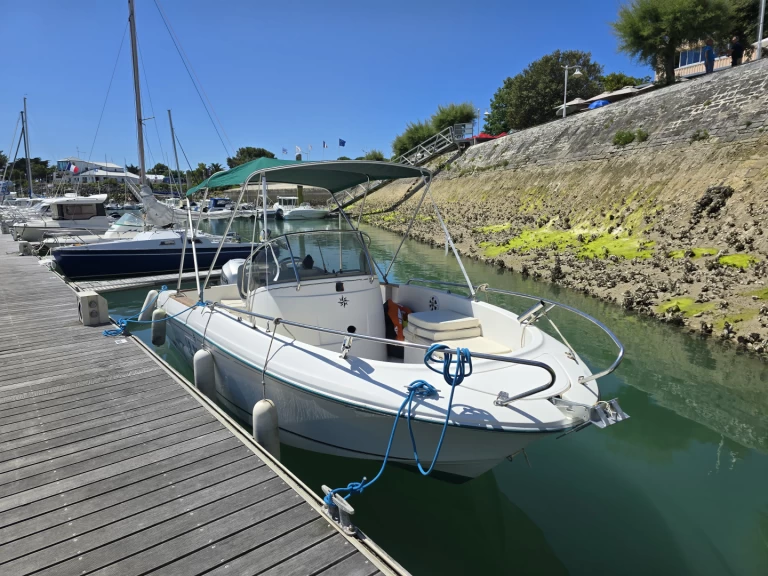 Yacht charter Saint-Denis-d'Oléron cheap Cap Camarat 625