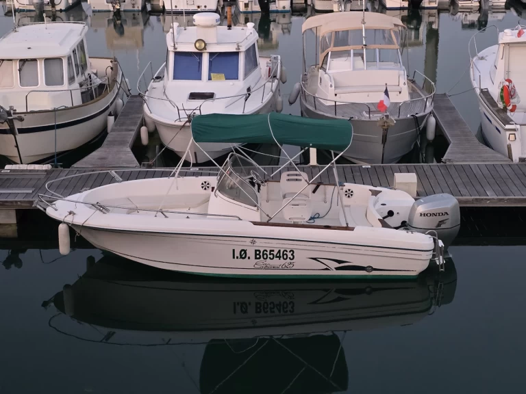 Motorboat rental in Saint-Denis-d'Oléron - Jeanneau Cap Camarat 625