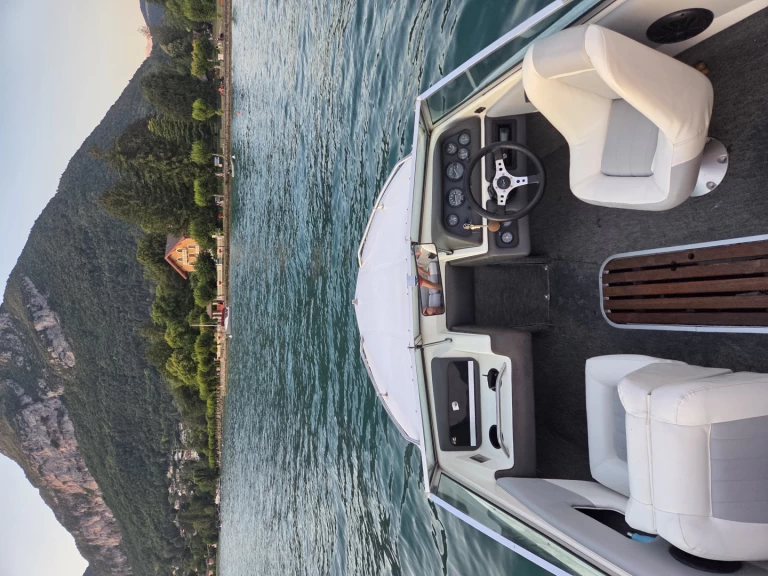 Motorboat rental with or without captain Sea Ray Annecy