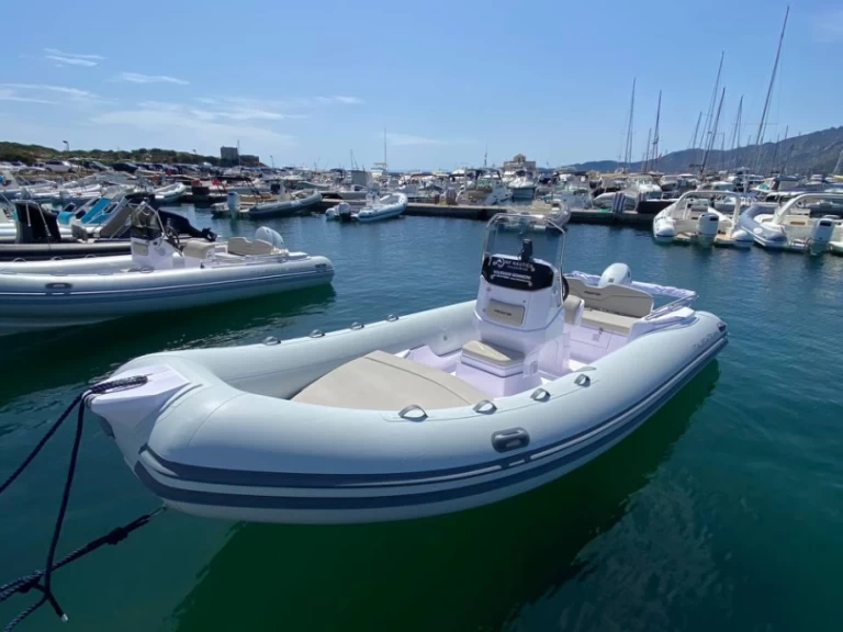 Yacht charter Villasimius cheap Predator 599 AS