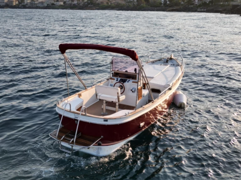 Dasamarine Altair 25 in Catania on SamBoat