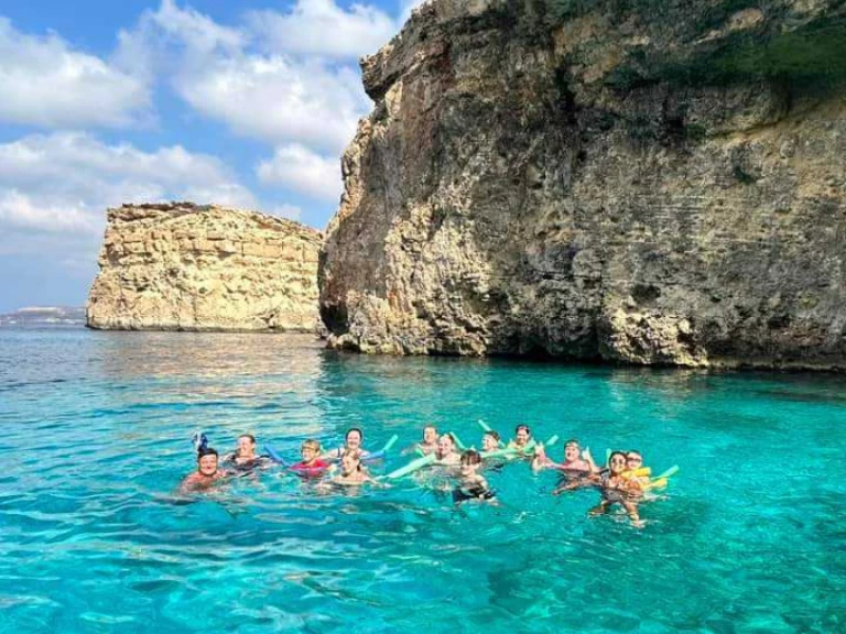 Motorboat for rent Ċirkewwa at the best price