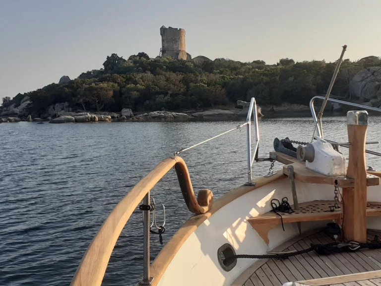 Boat rental eurobanker 38 CLASSIQUE in Figari on Samboat