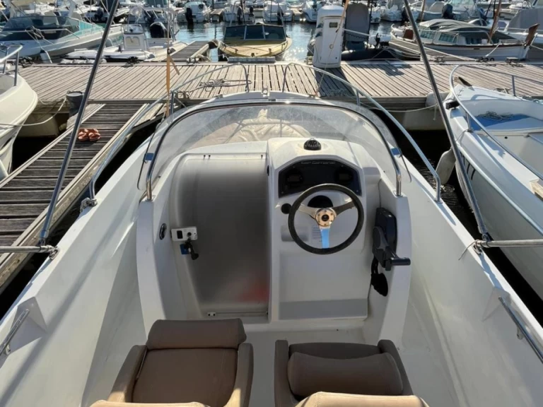 Jeanneau Cap Camarat 5.5 CC in Argelès-sur-Mer on SamBoat