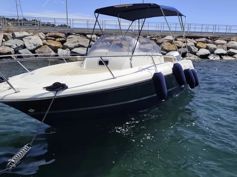 Motorboat rental with or without captain Jeanneau Les Issambres