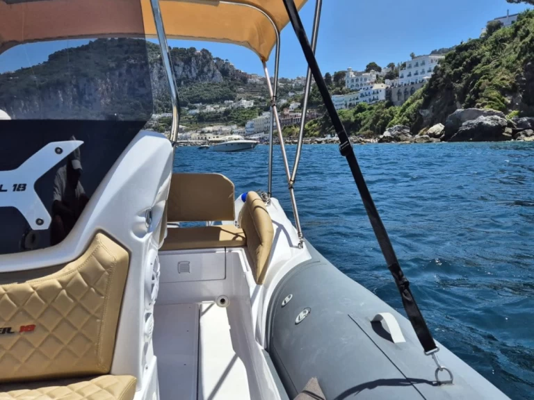 Rent a Salpa Salpa Soleil 18 Sorrento