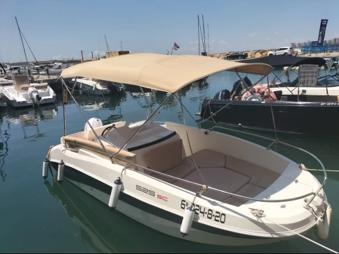 Bareboat Rental Motorboat Remus with a boat licence