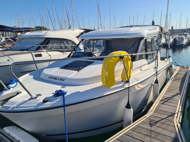 Motorboat rental in Les Sables-d'Olonne - Bénéteau Merry Fisher 695 S2
