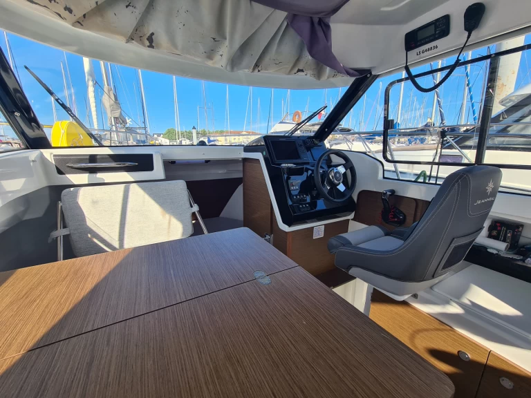 Motorboat for rent Les Sables-d'Olonne at the best price