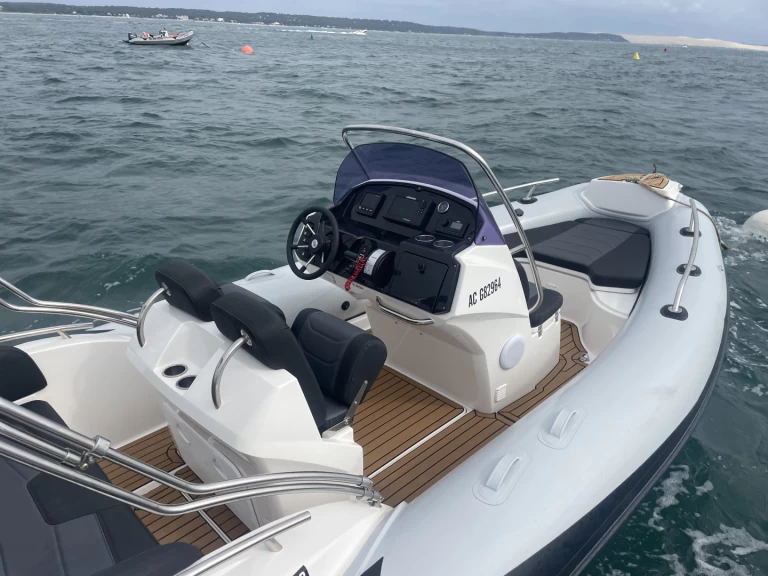 Rent a Grand Boats Golden Line G580LF Cap Ferret
