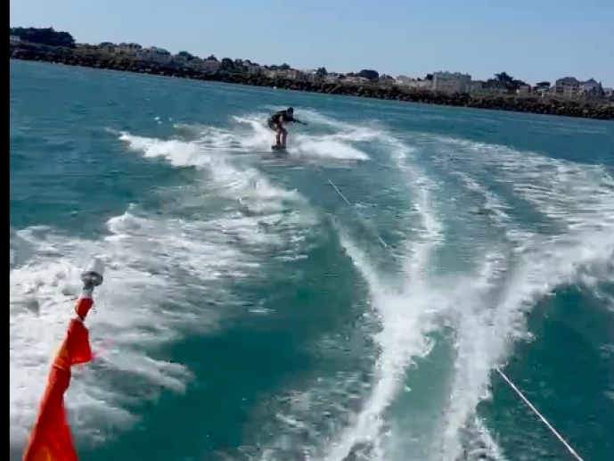 Motorboat rental with or without captain Jeanneau Saint-Gilles-Croix-de-Vie