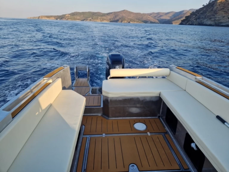 Yacht charter Roses cheap BA 75