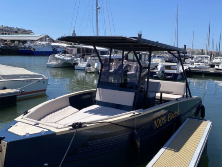 E-sole 750 charter bareboat or captained in  Arcachon