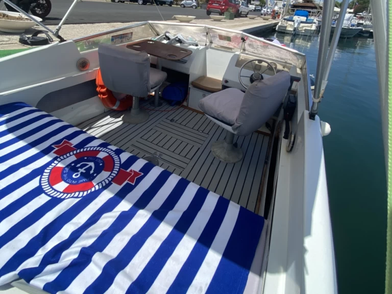 Yacht charter Cagliari cheap Sport