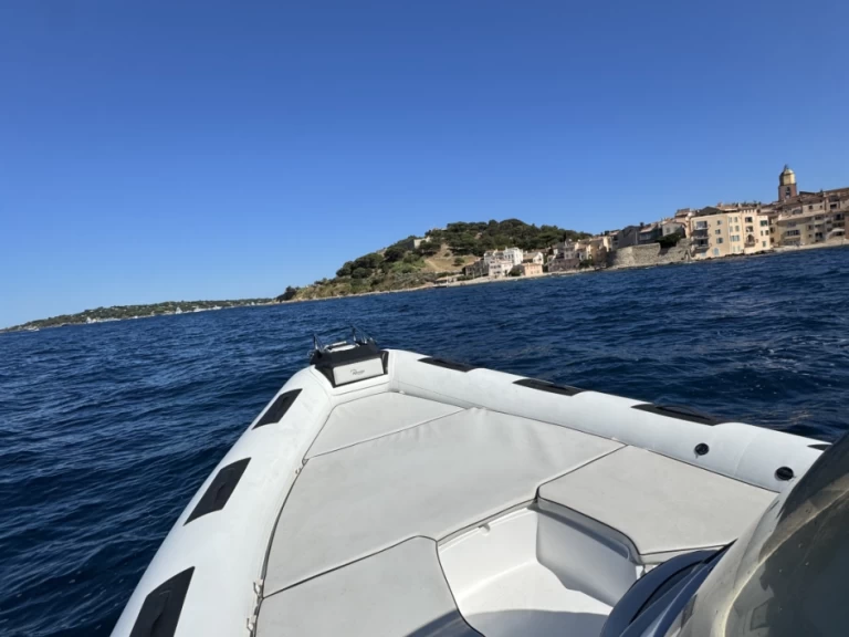 Ranieri Cayman 31 Sport Touring in Port Cogolin on SamBoat