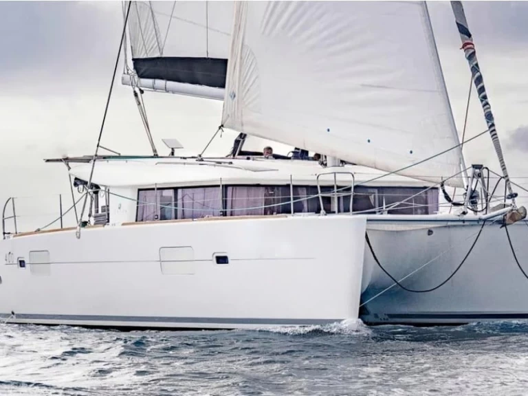 Boat rental Lagoon Lagoon 400 S2 in La Savina on Samboat