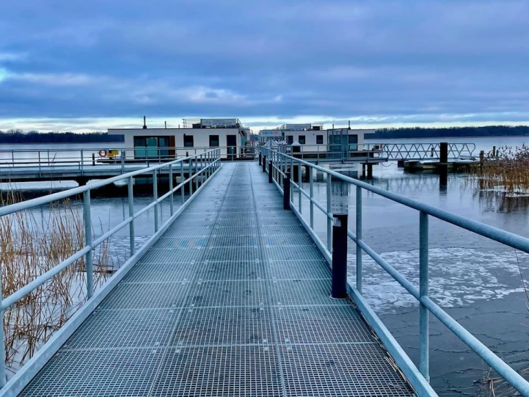 Rent a FLOATING 44-3 Ribnitz-Damgarten