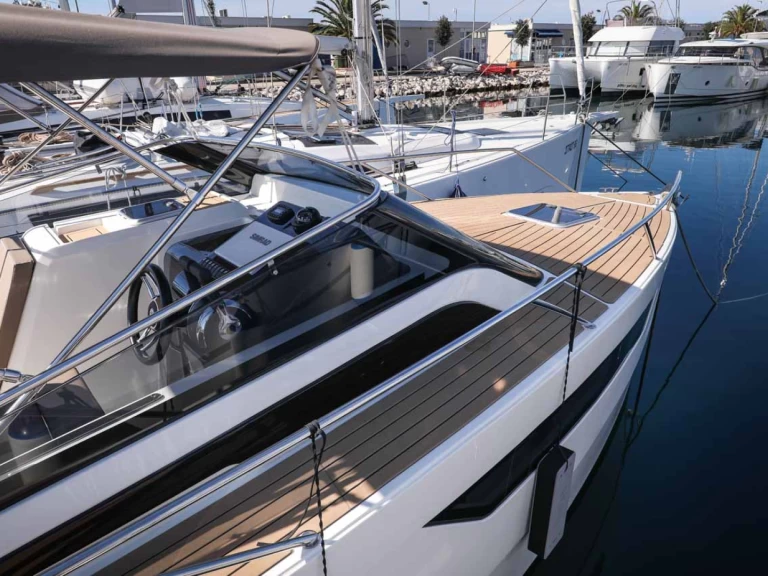 Nuva yachts  Nuva M9 Cabin in Biograd na Moru on SamBoat