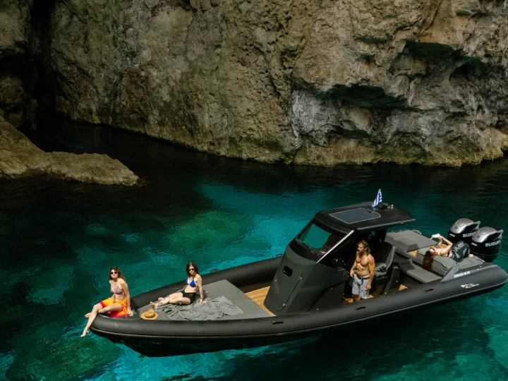 Ribco SF-36X in Sifnos on SamBoat