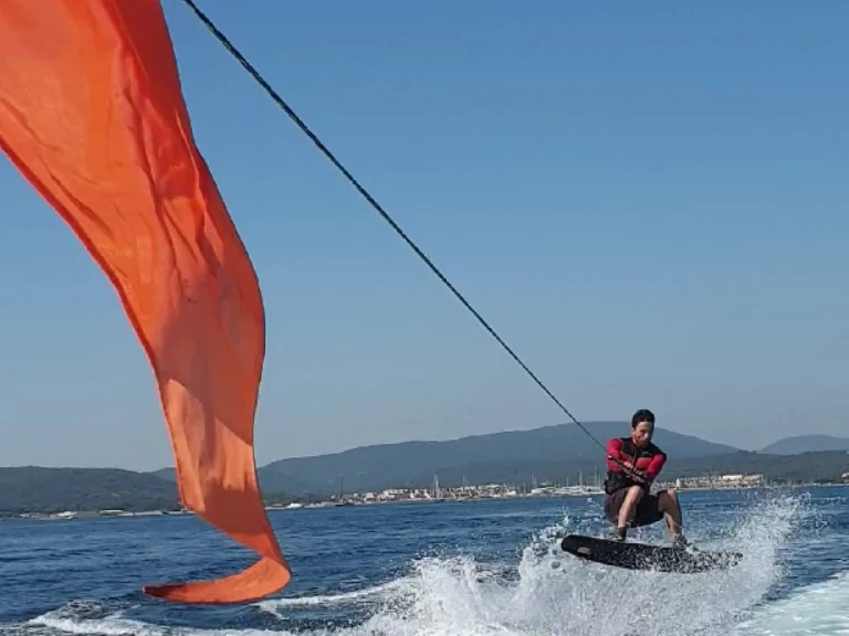 Motorboat rental with or without captain Boston Whaler Sainte-Maxime