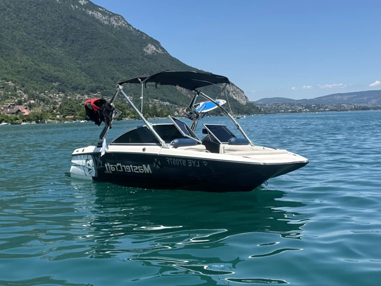 Bareboat Rental Motorboat Mastercraft with a boat licence