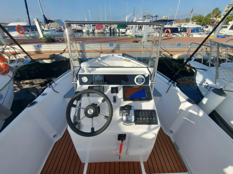 Motorboat rental with or without captain DAC MARINE el Masnou