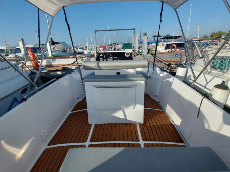 Bareboat Rental Motorboat DAC MARINE with a boat licence