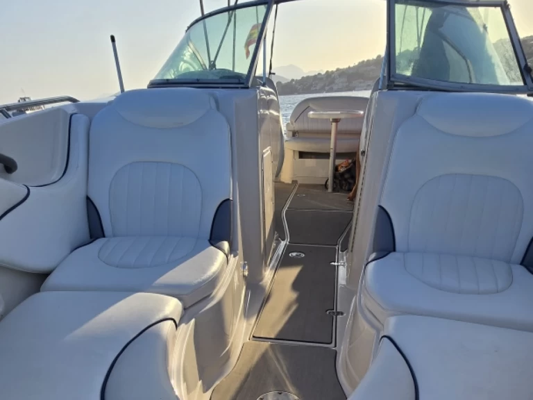 Boat rental Monterey Monterey 268SS in Port d'Alcudia on Samboat