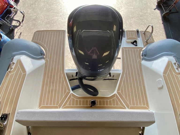 Bareboat Rental RIB Capelli with a boat licence